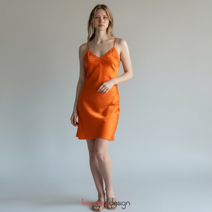 Váy 2 dây satin thêu hoa đào cam